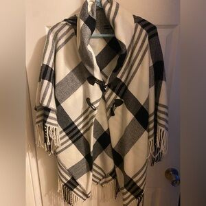 Chic Plaid Women's Cape with Toggle Closure